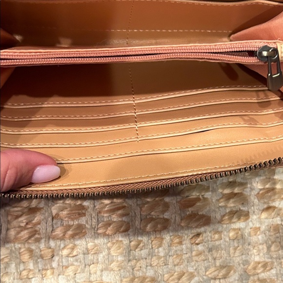 Elegant Tan Leather Women's Bag - Picture 5 of 12